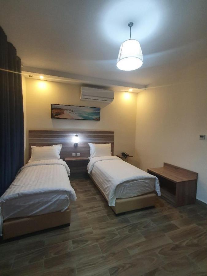 La Riva Hotel Акаба Экстерьер фото