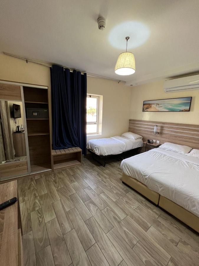 La Riva Hotel Акаба Экстерьер фото